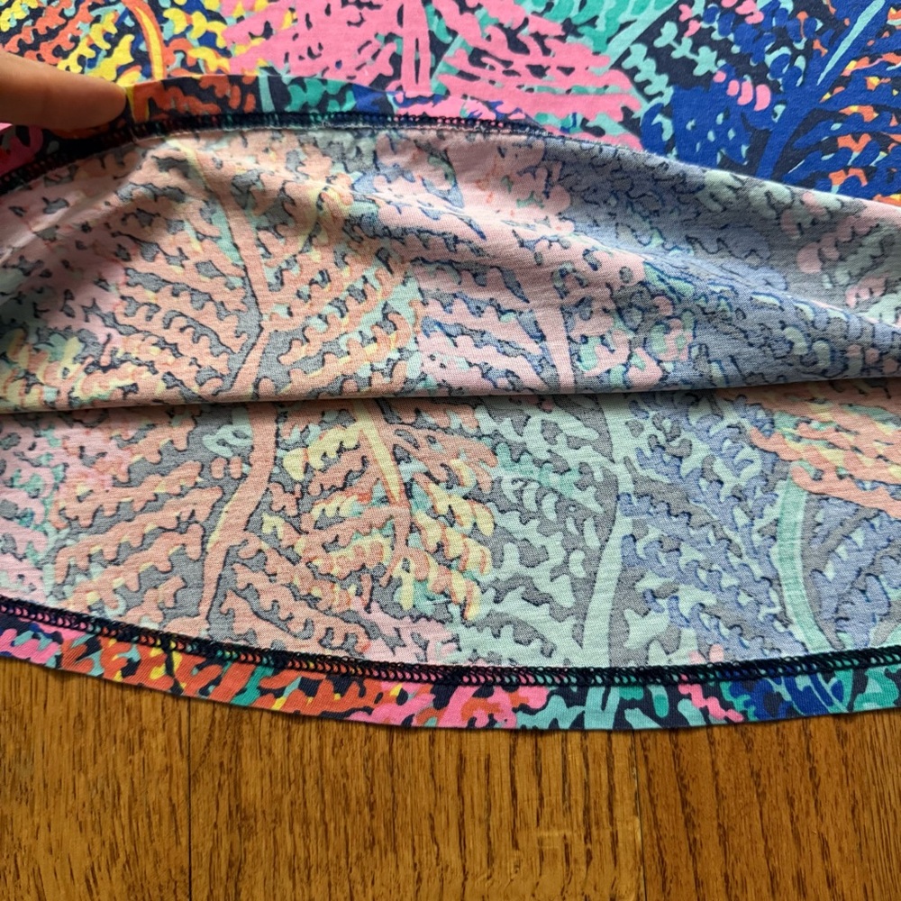 Lilly Pulitzer Porter Henley Top in the Electric Feel print size S - Picture 15 of 16